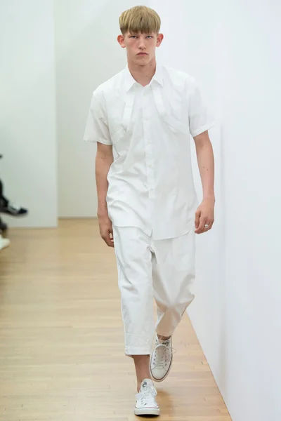 Look 27